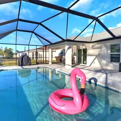 Oasis W/ Heated Salt Water Pool & Screen In Patio!