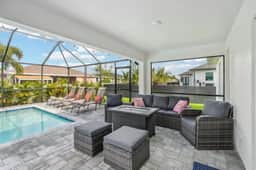 Cape House*Pool*Fire Pit* Private Backyard*4K Beds