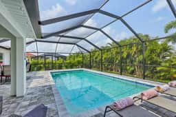 Cape House*Pool*Fire Pit* Private Backyard*4K Beds