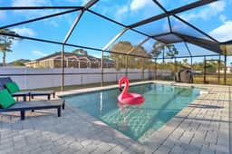 Oasis W/ Heated Salt Water Pool & Screen In Patio!