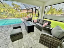 Cape House*Pool*Fire Pit* Private Backyard*4K Beds
