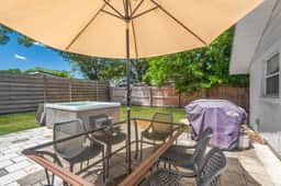 Fully Fenced w/ Hot tub near Siesta Key Bridge!