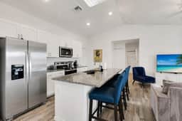 New W/ heated Pool & Pier! Ideal for 2 Families! - Image 4
