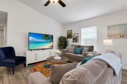 New W/ heated Pool & Pier! Ideal for 2 Families! - Image 5