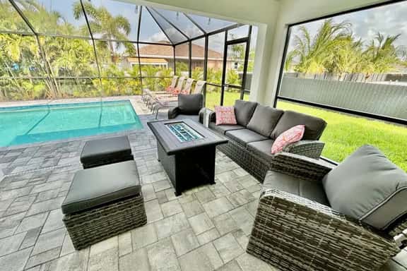 Cape House*Pool*Fire Pit* Private Backyard*4K Beds - Image 1