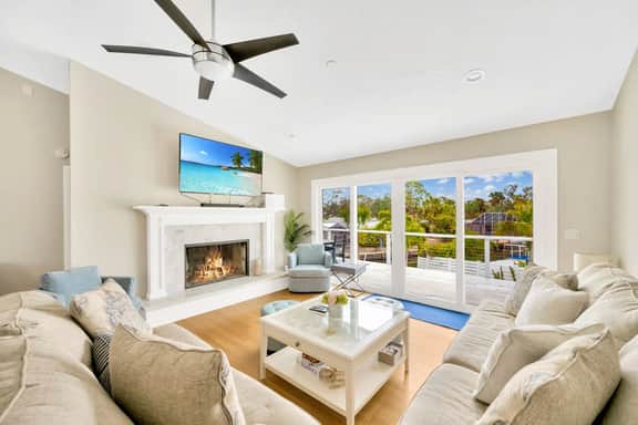 Waterfront Siesta Key Home l w/ pool, hot tub, mini putt, bikes & mins to beach