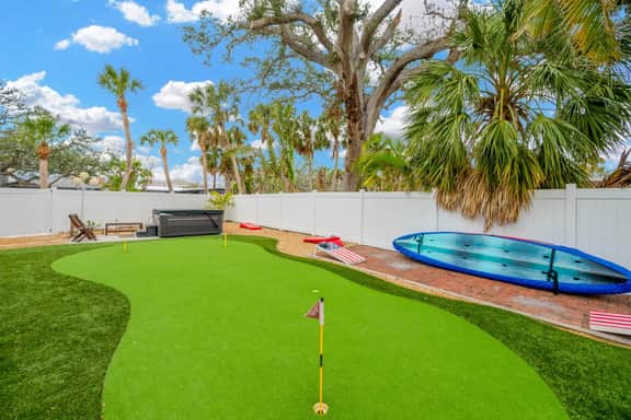 Waterfront Siesta Key Home l w/ pool, hot tub, mini putt, bikes & mins to beach