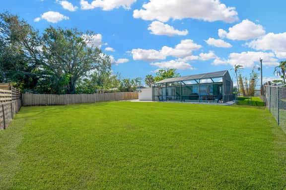 Modern w/ Heated Pool & Fence by Siesta Key Beach!