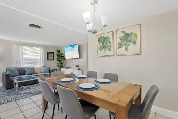 Fully Fenced w/ Hot tub near Siesta Key Bridge!