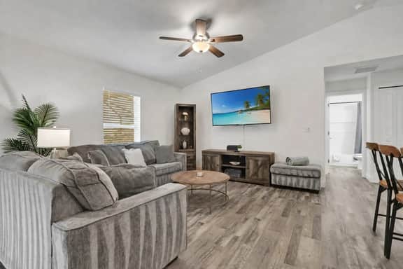 New Build W/ Heated Pool! Perfect for 2 families! - Image 5
