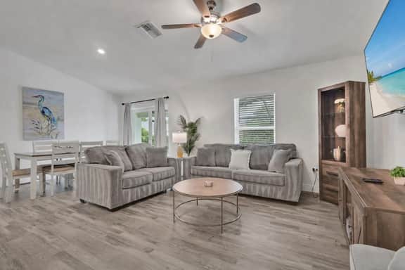 New Build W/ Heated Pool! Perfect for 2 families! - Image 3