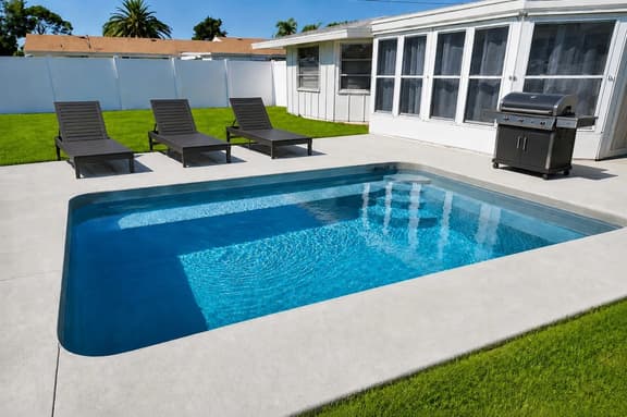 Spacious home w/ Heated Pool 3 miles from IMG! - Image 1
