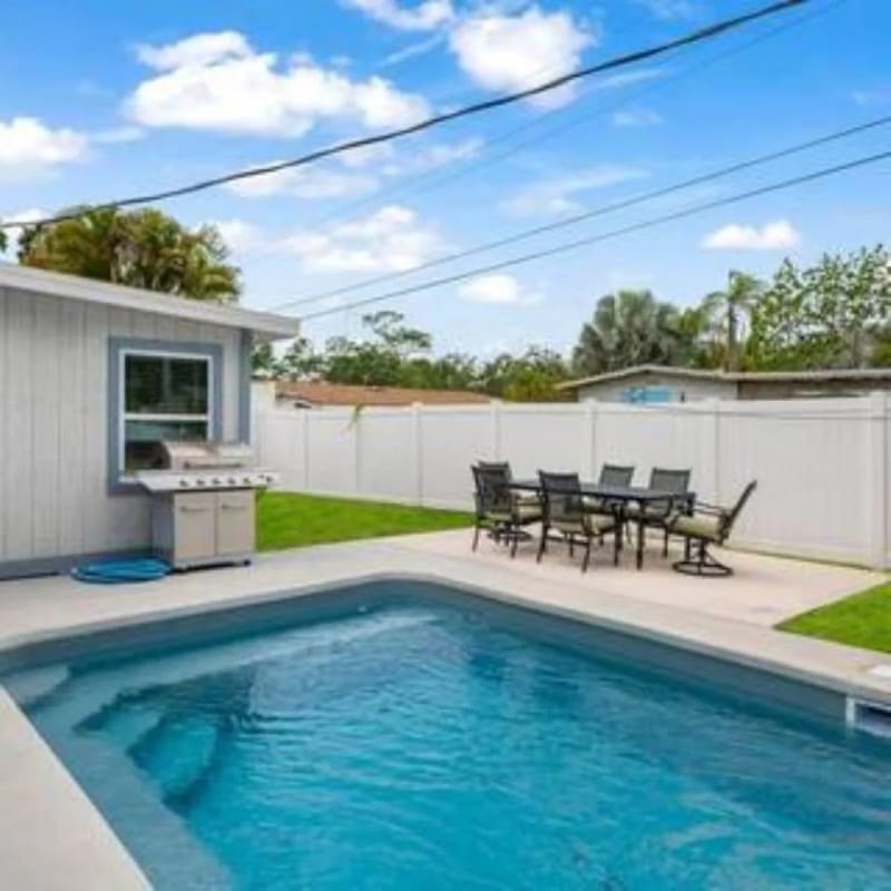 Sun & Swim Villa W/ Fence + Pool by Siesta Key!