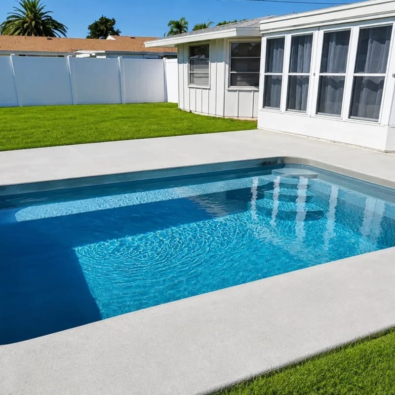 Spacious home w/ Heated Pool 3 miles from IMG!